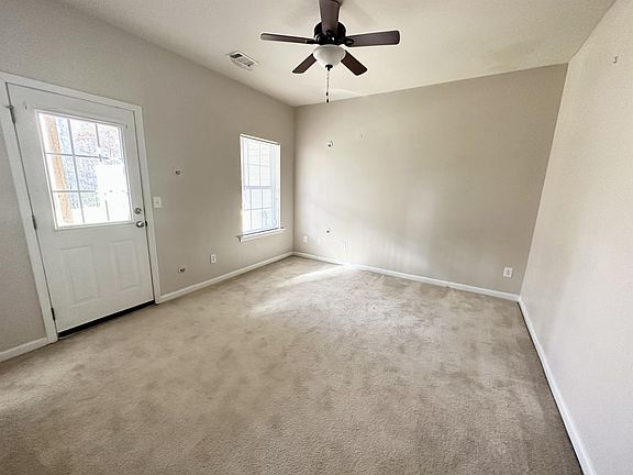 4th image of 402 Woodbark Ct #1