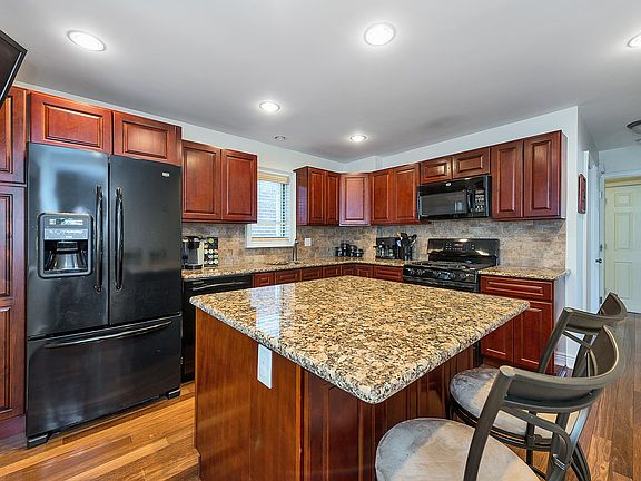 5th image of 2636 Yorktown St