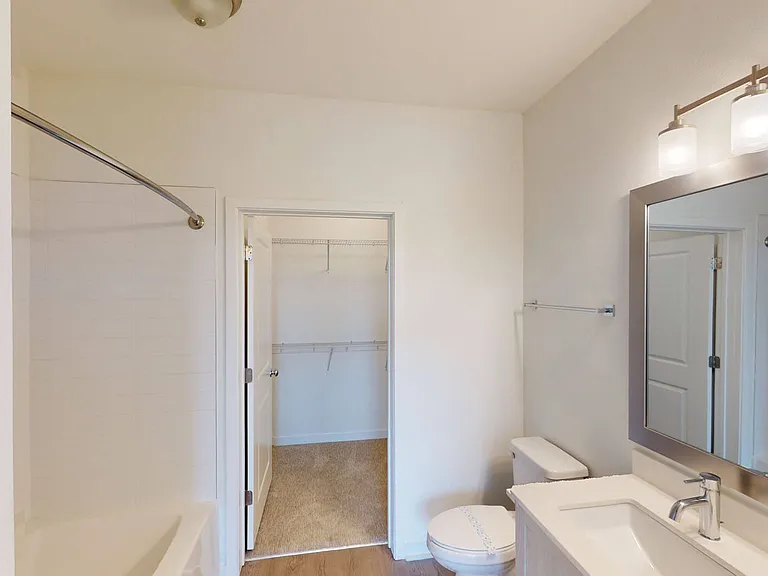 Essex Luxe Apartments — Photo 60