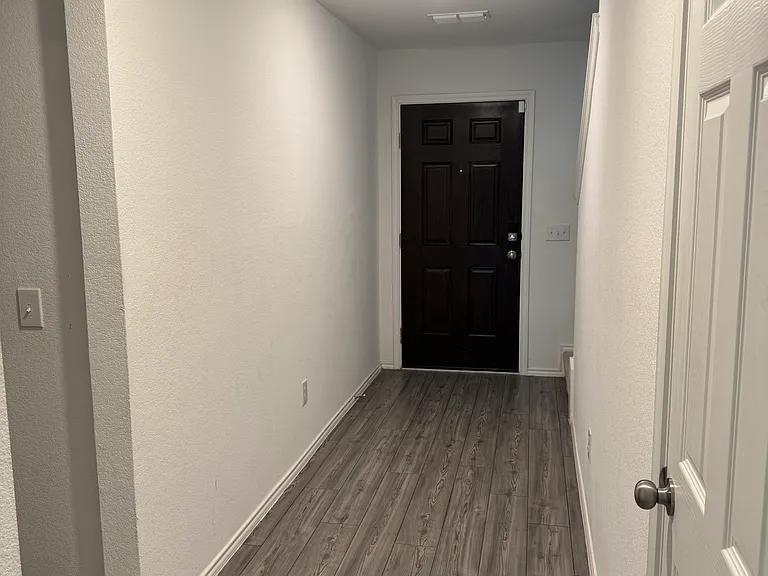 528 Lake Erie Dr — Photo 37