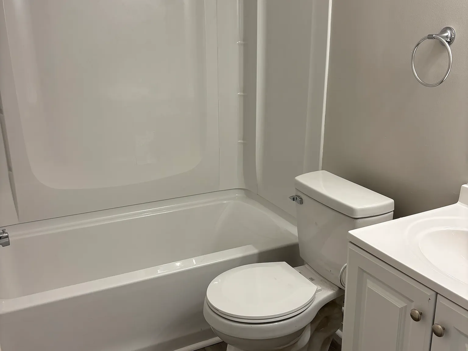 2 bed, 1.5 bath, 1100 sqft, $1,200 — Photo 2