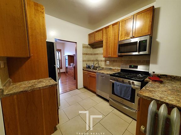 2nd image of 3518 N Broadway St #3520-2W