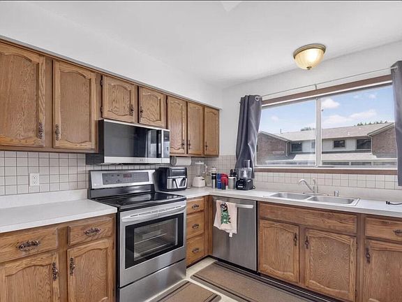 3rd image of 5616 Cambridge LANE #4