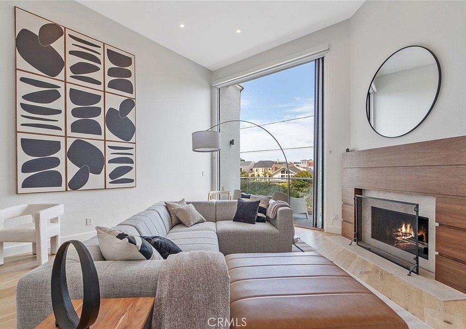 1st image of 30 Reef St APT 3