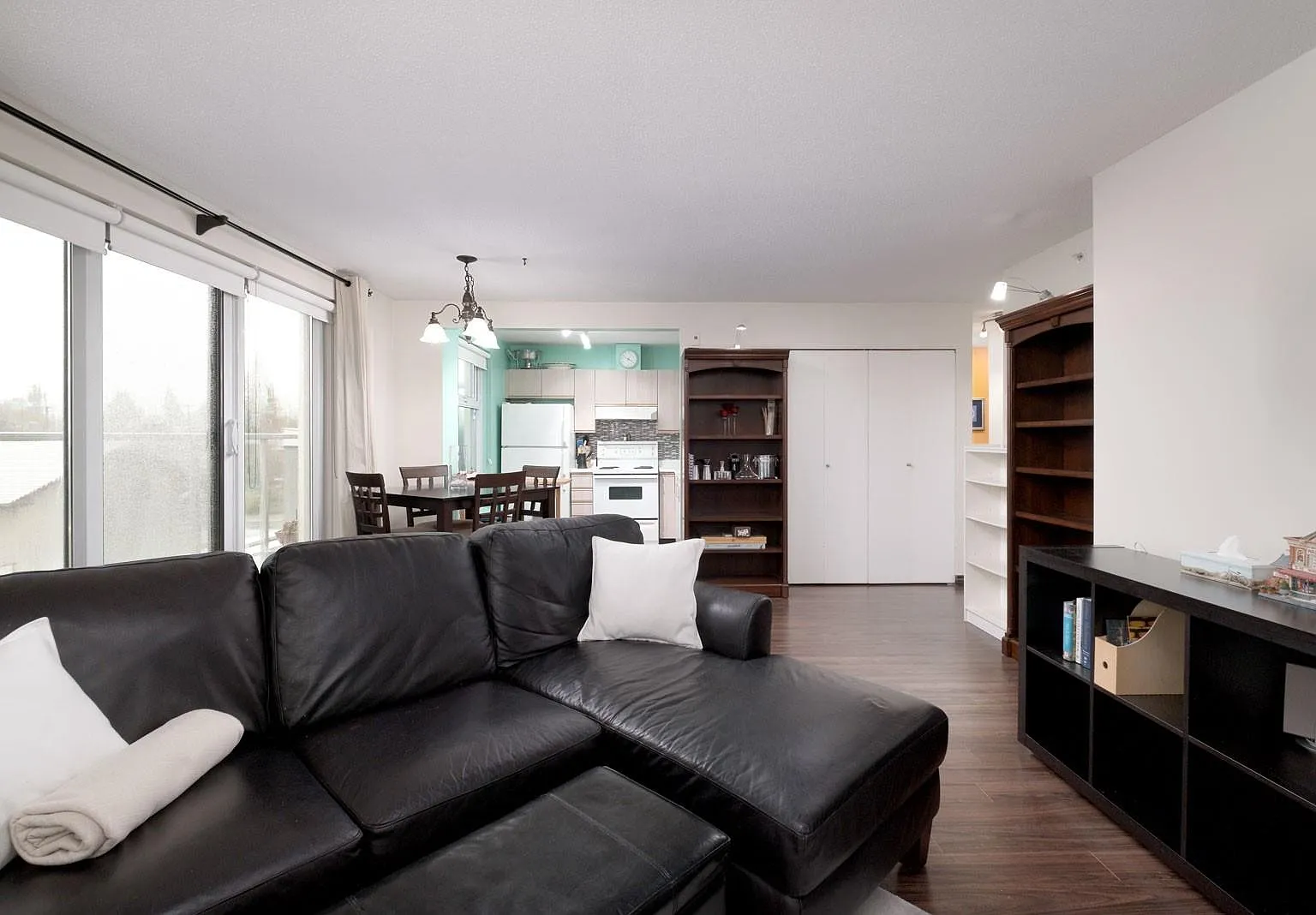 1 bed, 743 sqft, $2,200 — Photo 3