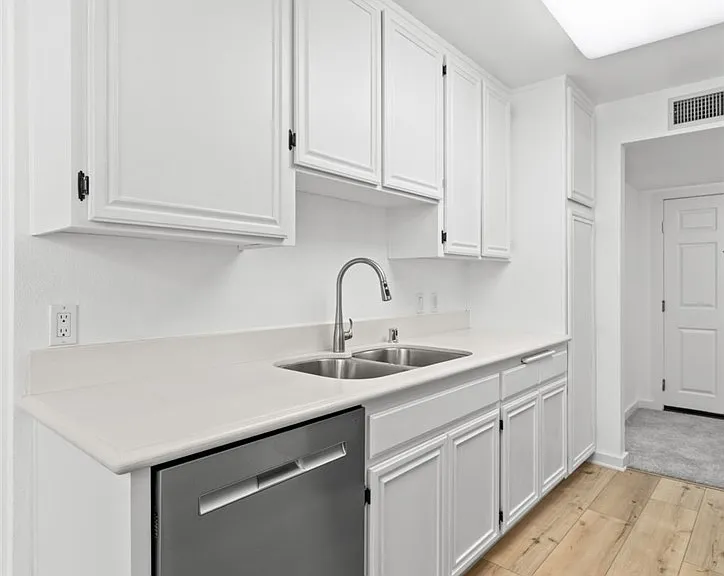 4501 Cedros Ave — Photo 28