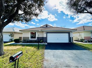 15160 Norfolk Ln, Davie, FL 33331