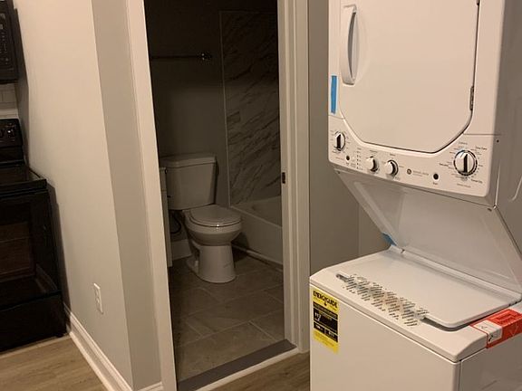 3rd image of 1831 W Erie Ave Floor 2