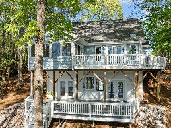 104 Chuckwagon Dr, Louisburg, NC 27549
