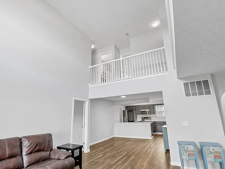 920 Sara Ct #920 — Photo 17