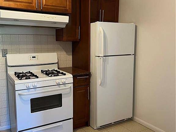 3rd image of 5 Sadore Ln APT 3G