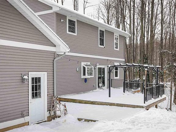 5th image of 143 Whispering Woods Dr