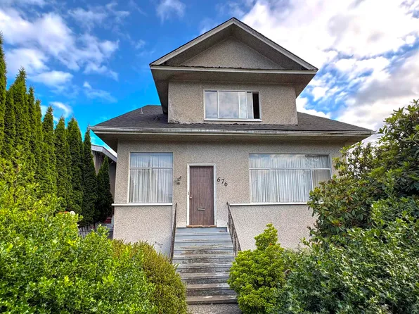 676 King Edward Ave E, Vancouver, BC V5V 2C9