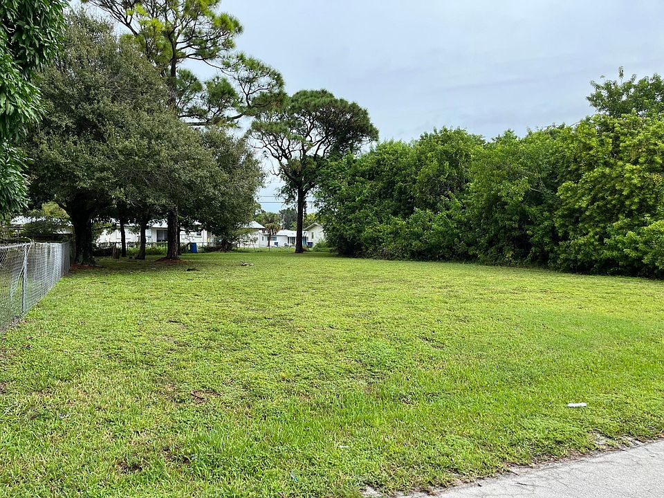 2nd image of 910 Skylark Drive