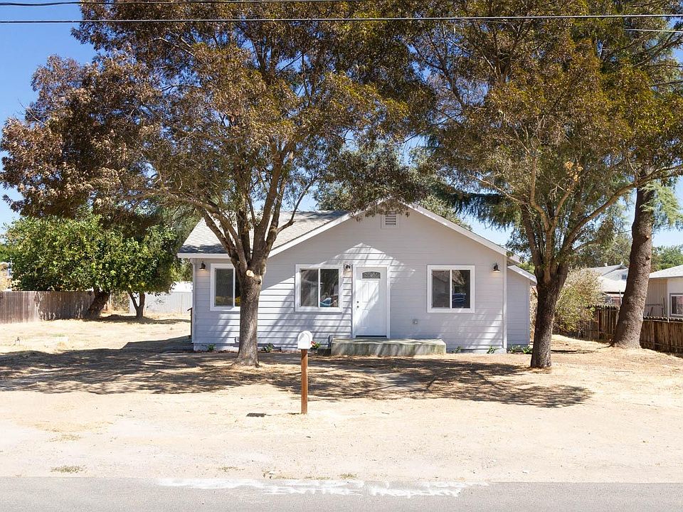 2nd image of 2139 Maple St
