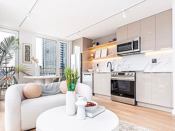2nd image of 85 Quay St #608