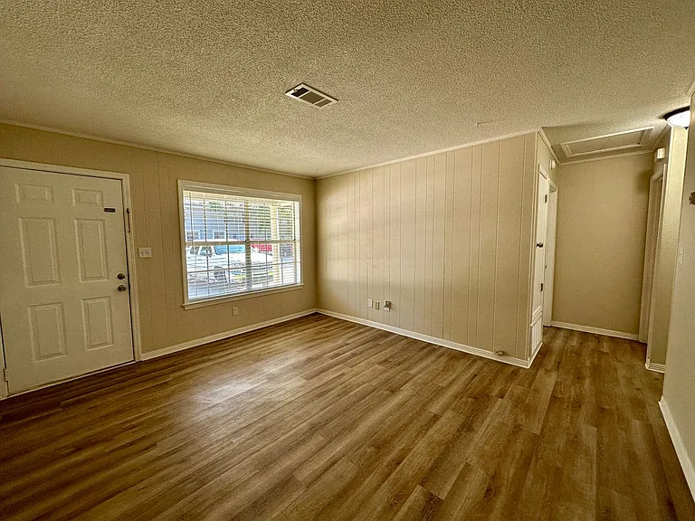 5820 Sanders Ave #F — Photo 3