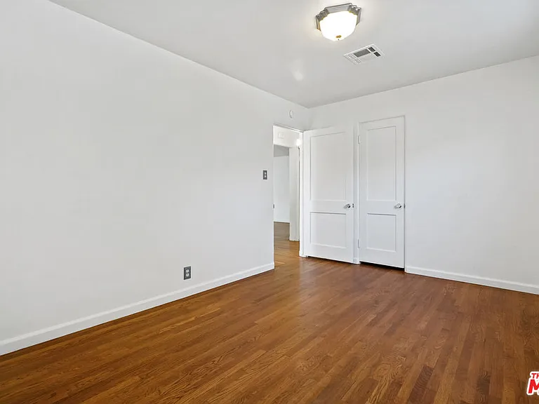 4940 Placidia Ave — Photo 27