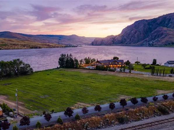 1 Stennes Drive, Pateros, WA 98846