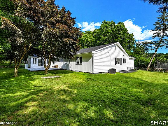 3rd image of 429 Flax Hill Road