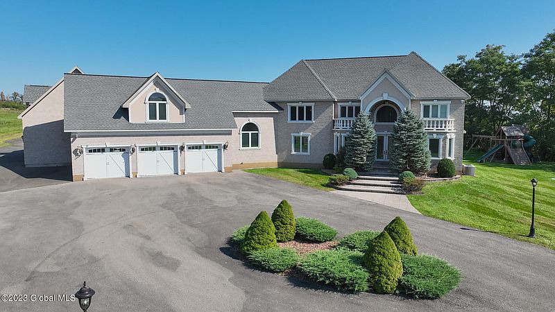 5th image of 1310 Currybush Road