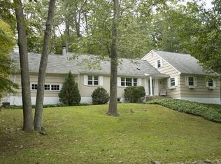 54 Garlen Rd, Katonah, NY 10536