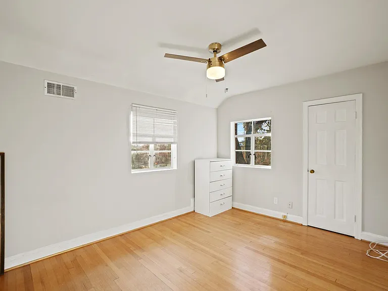 3100 S Hill St — Photo 12