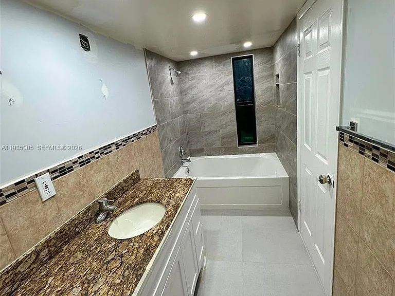 9440 SW 8th St #402 — Photo 15