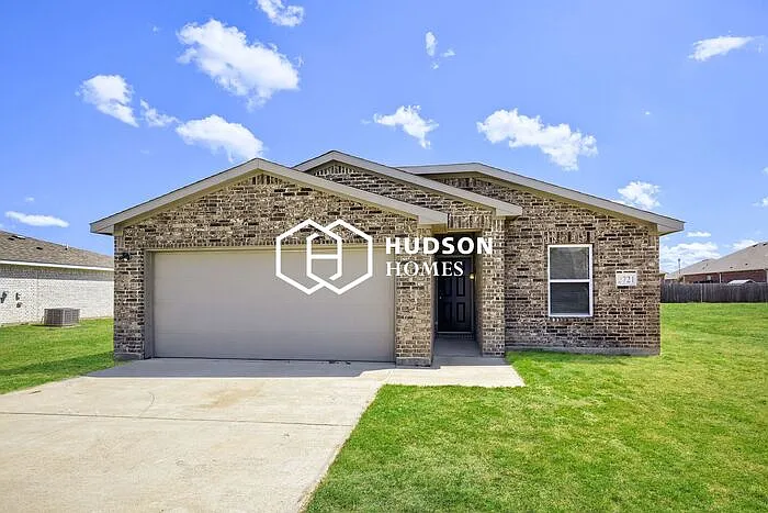 3 bed, 2.0 bath, 1028 sqft, $1,425 — Photo 1