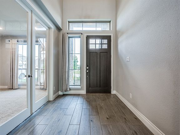 3rd image of 621 Arden Ln