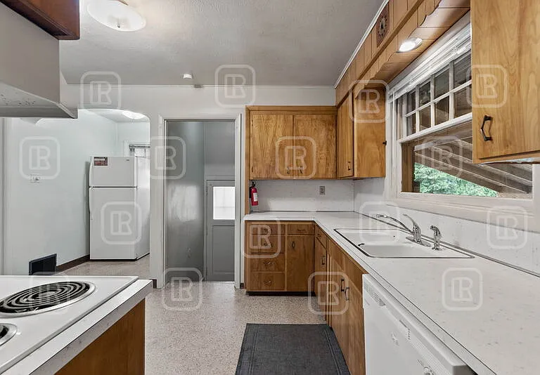 808 E Mission Ave — Photo 16