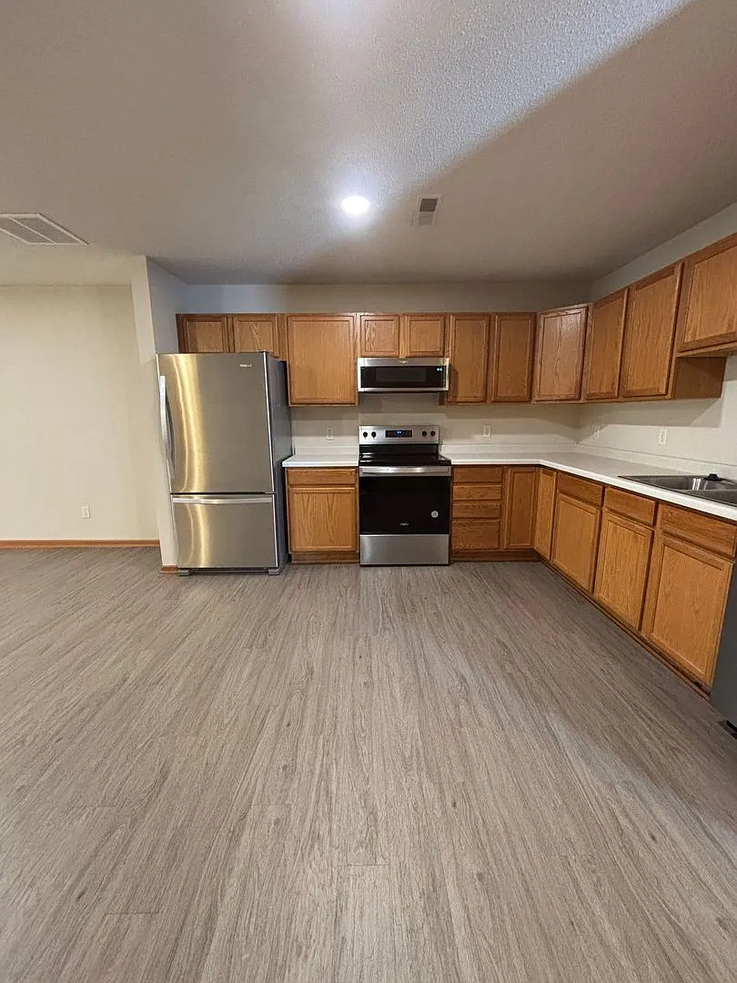 Great Single Level 2 Bedroom Townhome — Photo 2
