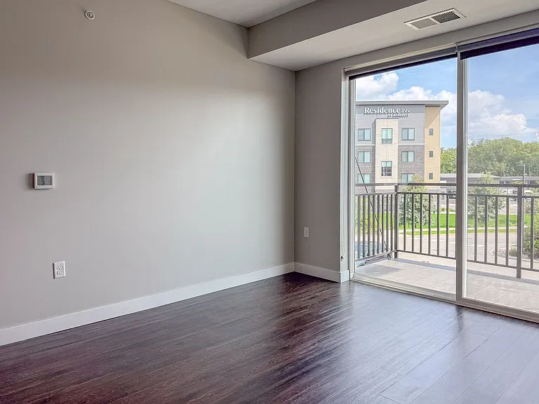 Red44 Luxury Apartments | Specials Available — Photo 33