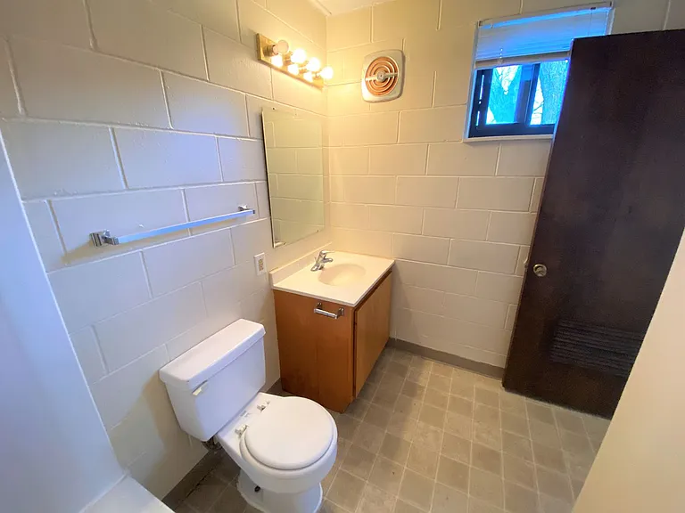 422 N Cedar Ave — Photo 18