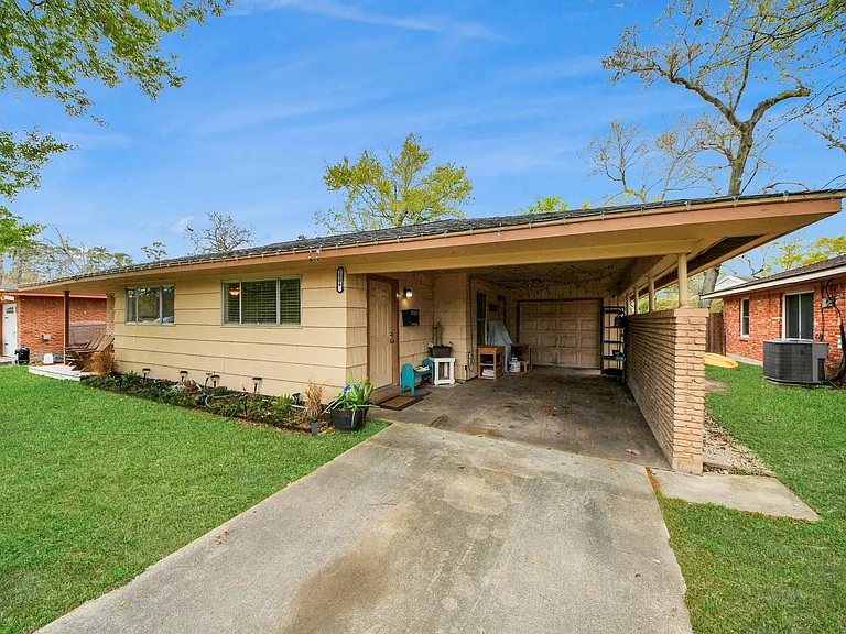 2806 Oak Dr — Photo 5