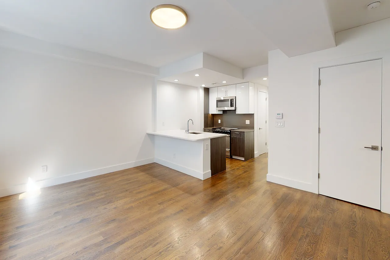 666 West End Avenue — Photo 1