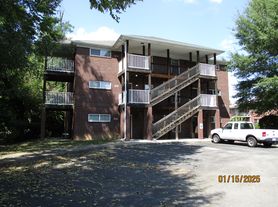 2501 Gladstone Cir, Louisville, KY