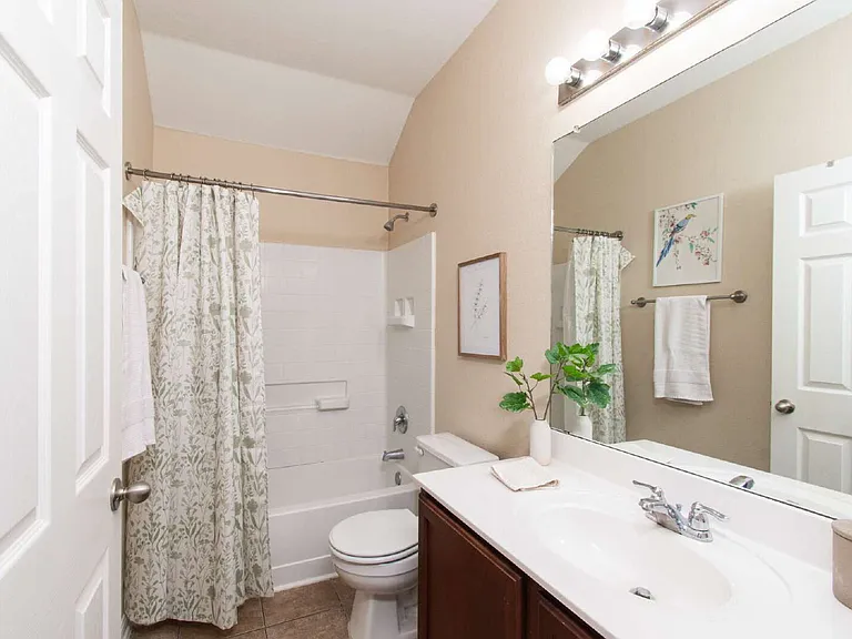 421 Shadowpoint — Photo 8