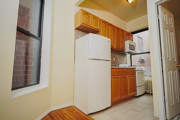 Rented by Dom & E Property Management | media 25