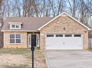393 Woodtrace Dr, Clarksville, TN 37042