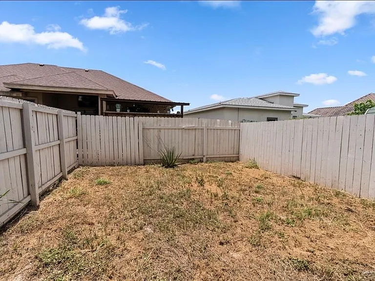 2606 Charleston Ln — Photo 13