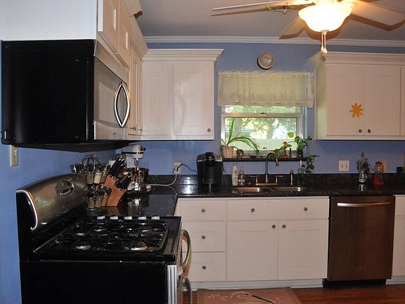 3rd image of 803 23rd Ave N