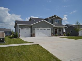 1053 Lindsey Ln, Grand Forks, ND 58201