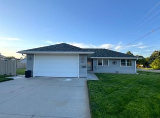 509 E 8th St, Lexington, NE 68850