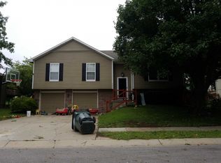 535 NE Summit Dr, Blue Springs, MO 64014