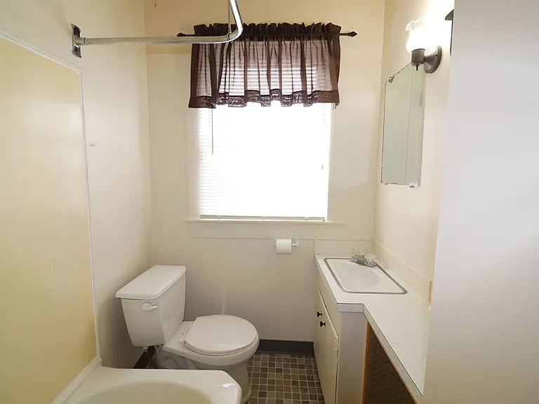 517 E Main St — Photo 19