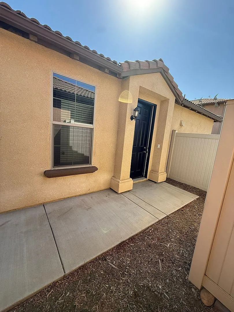 Highly desired SW neighborhood — Photo 2