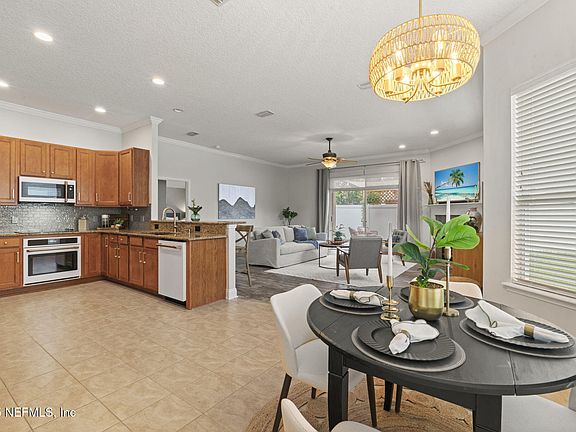 5th image of 1640 SUMMERDOWN Way