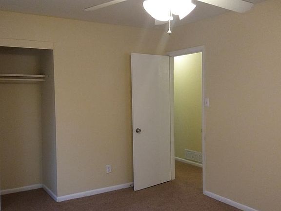 4th image of 420 Hickory Ln SE