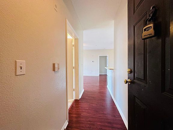 3rd image of 5542 Metrowest Blvd Unit 204